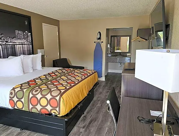 Super 8 by Wyndham Metairie hotel detail image 4