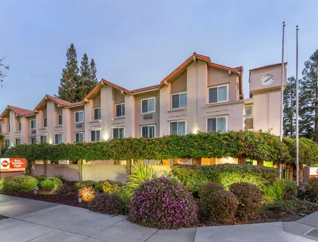 Best Western Plus Airport Plaza hotel detail image 1