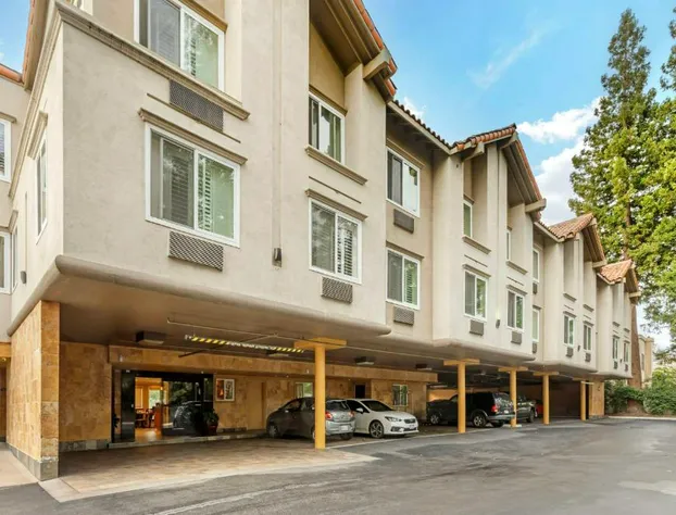 Best Western Plus Airport Plaza hotel detail image 2