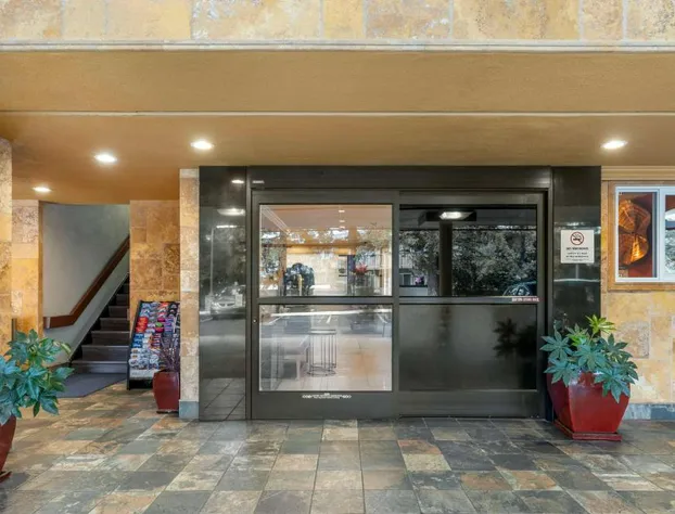 Best Western Plus Airport Plaza hotel detail image 3