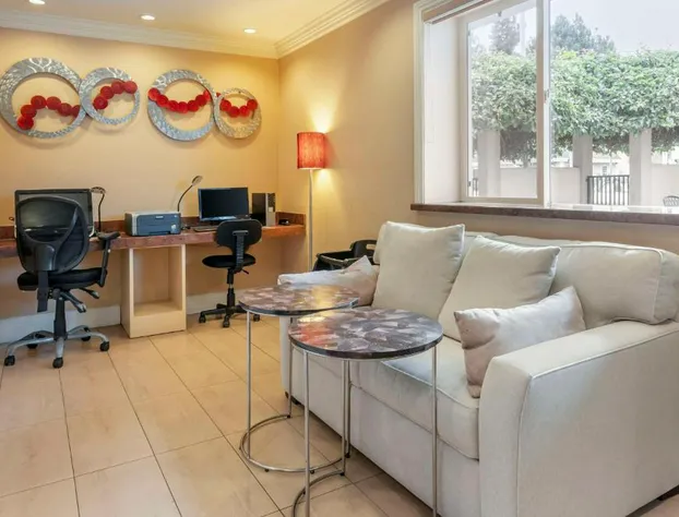 Best Western Plus Airport Plaza hotel detail image 4