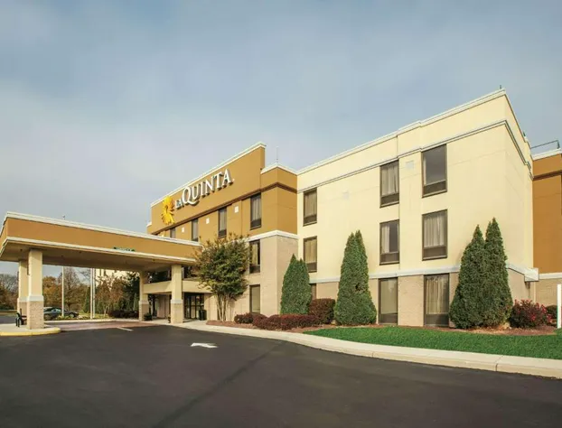 La Quinta Inn & Suites by Wyndham Mechanicsburg - Harrisburg hotel detail image 2