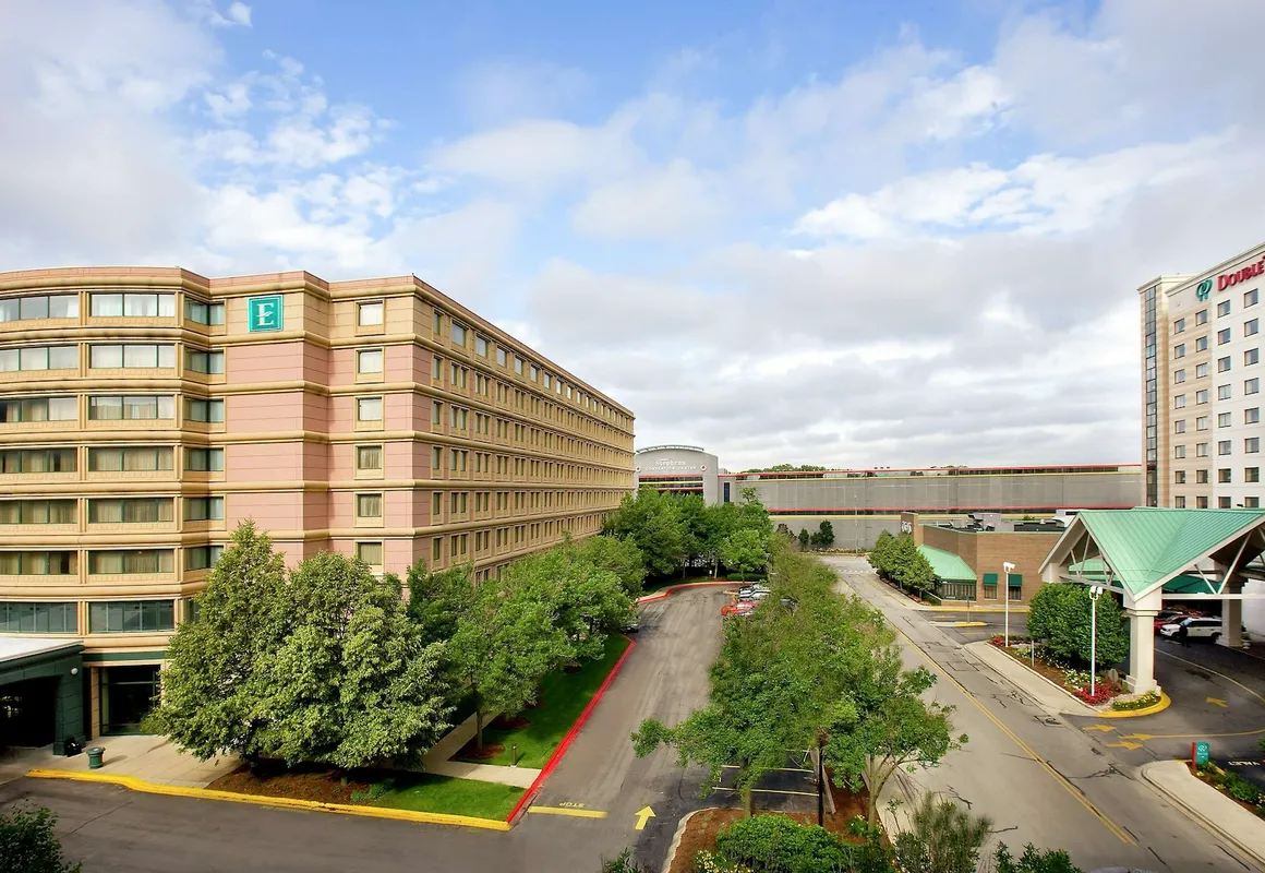 Embassy Suites by Hilton Chicago O'Hare Rosemont hotel hero