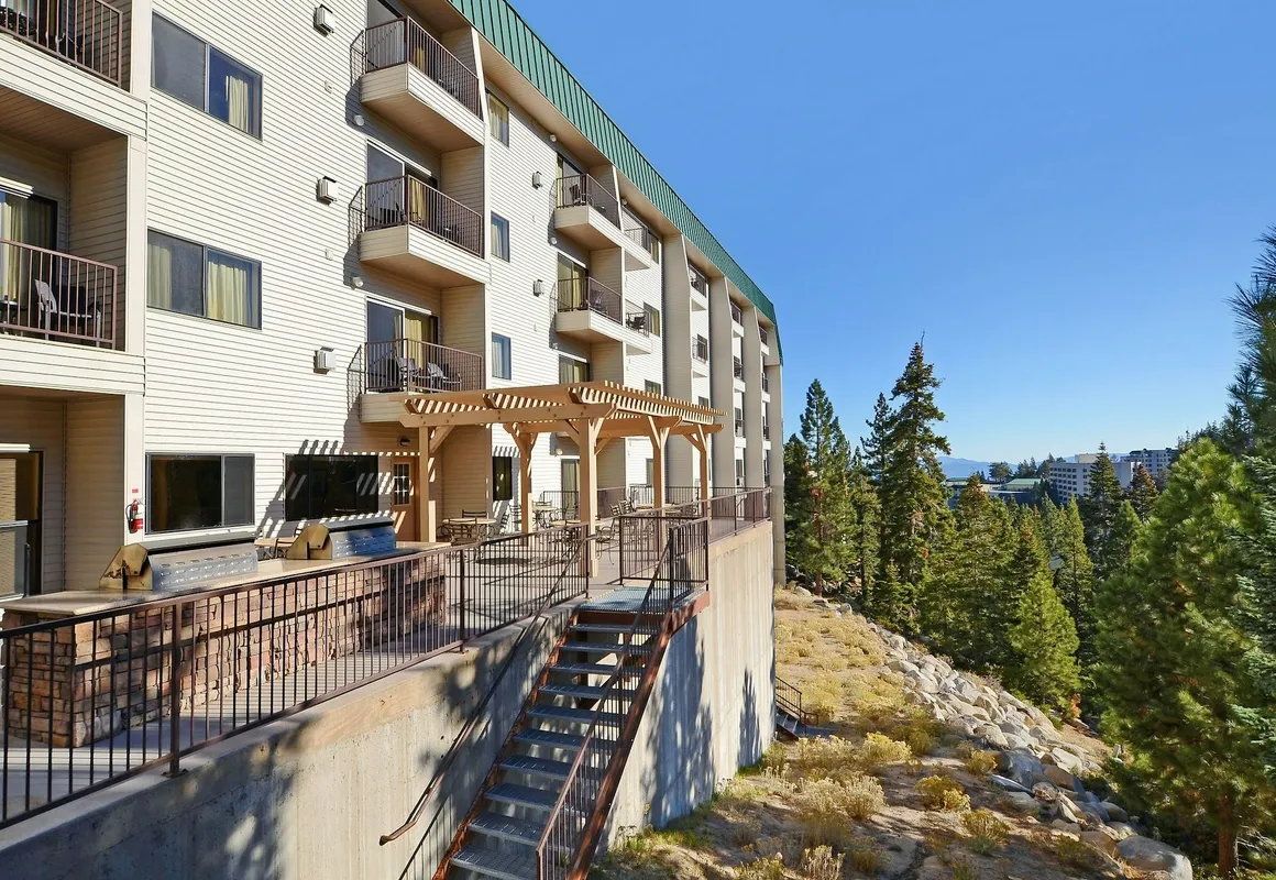 Ridge Pointe hotel hero