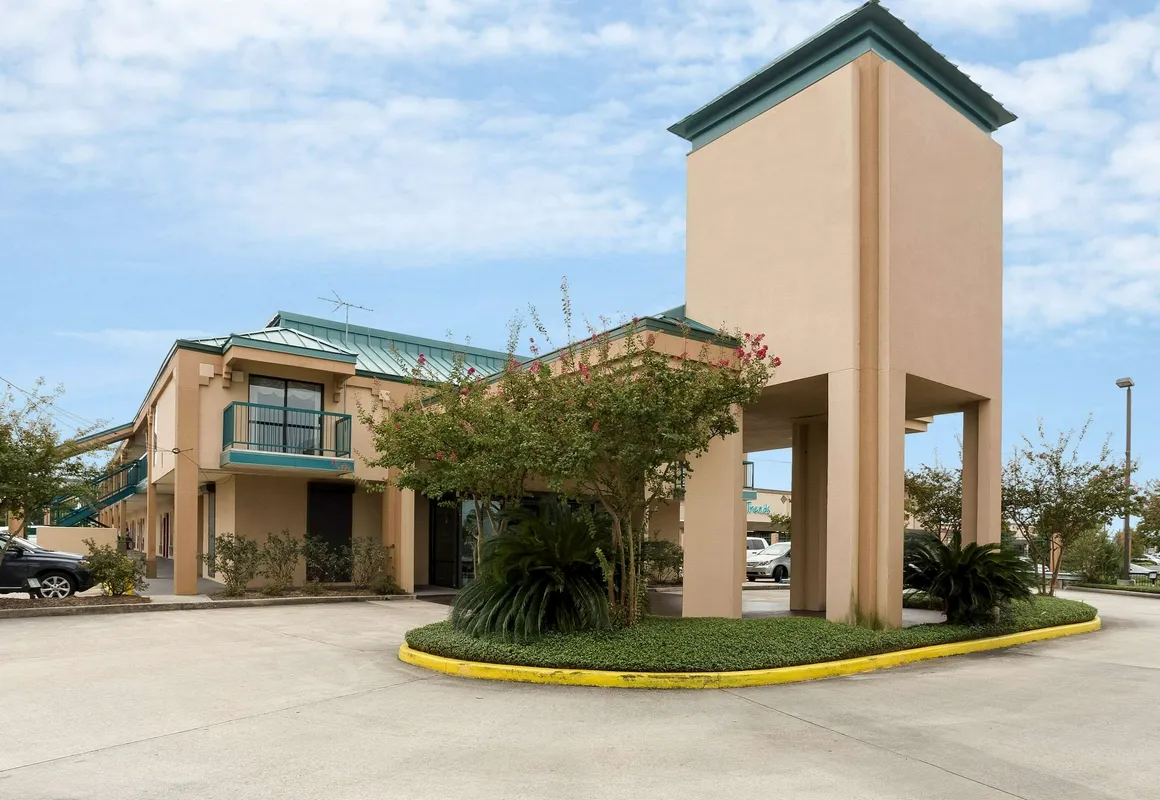 Rodeway Inn & Suites New Orleans Gentilly hotel hero