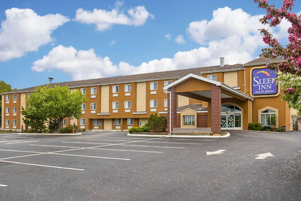 Sleep Inn & Suites Niantic North hotel hero