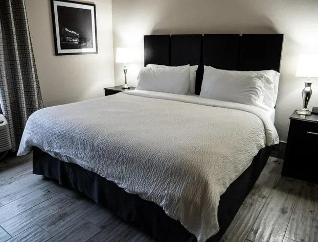 Lucille's Hotel, Restaurant, & Bar hotel detail image 4