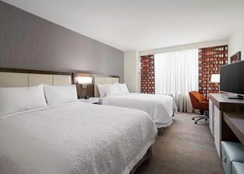 Hampton Inn Glendale Milwaukee, WI hotel detail image 2