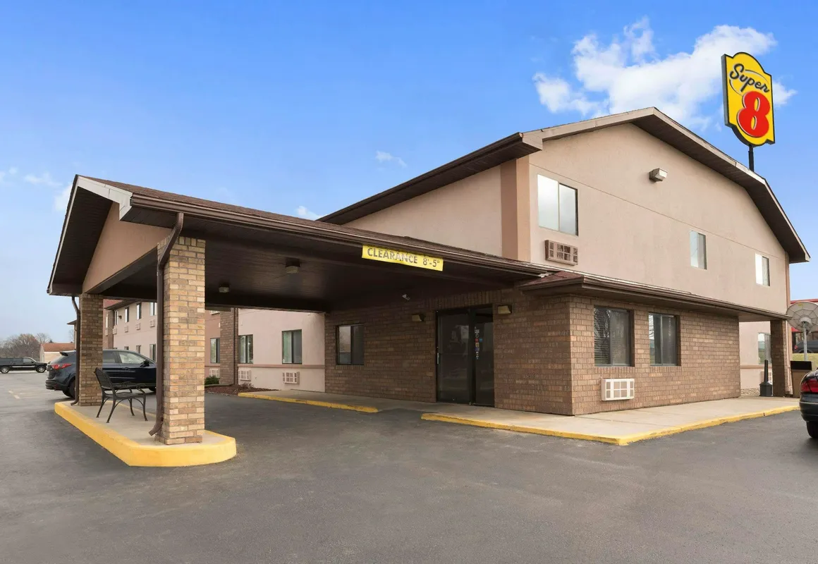Super 8 by Wyndham Rantoul hotel hero