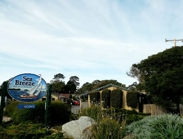 Sea Breeze Inn And Cottages hotel detail image 1