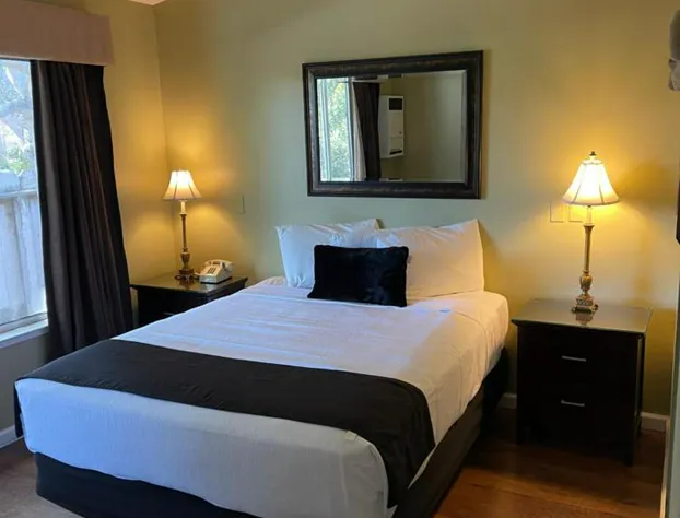 Sea Breeze Inn And Cottages hotel detail image 3
