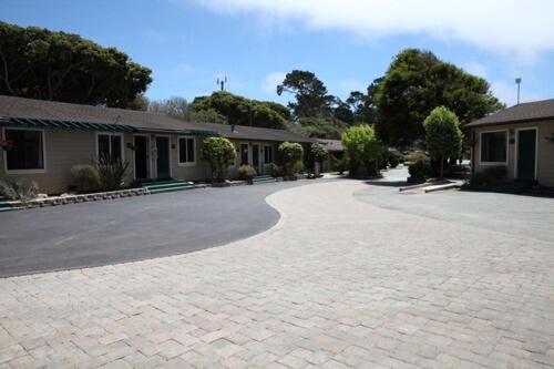 Sea Breeze Inn And Cottages hotel detail image 1