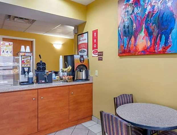 Econo Lodge Louisville Airport hotel detail image 2