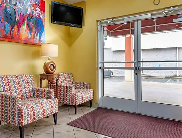 Econo Lodge Louisville Airport hotel detail image 4