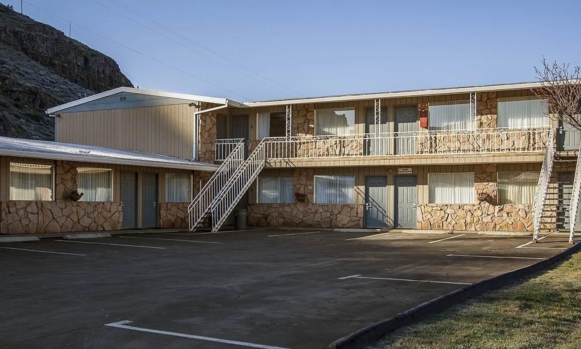 Three Rivers Inn hotel hero