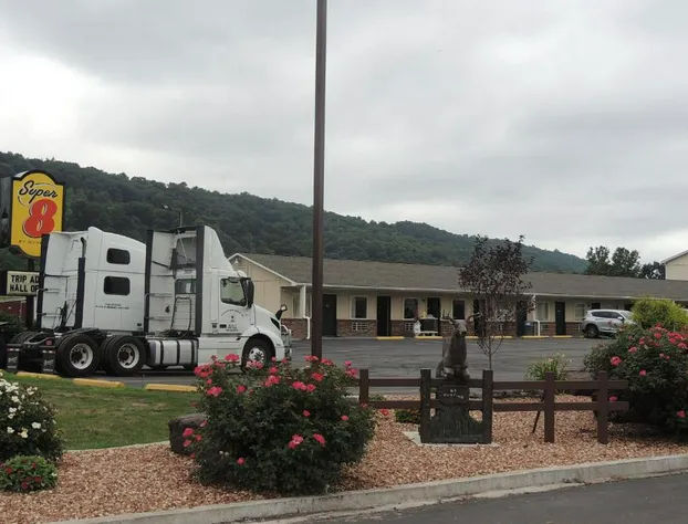 Super 8 by Wyndham Mifflinville Near Bloomsburg hotel detail image 3