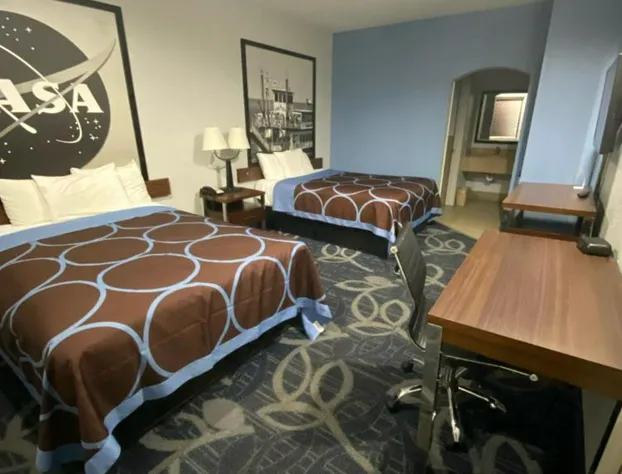 Super 8 by Wyndham Houston Hobby Airport South hotel detail image 4