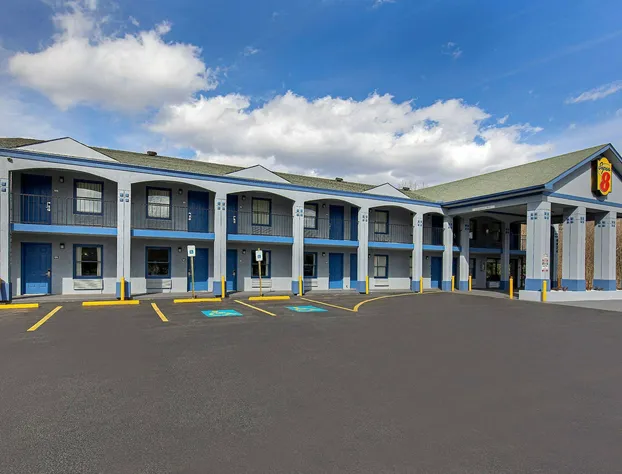 Super 8 by Wyndham Nashville West hotel detail image 1