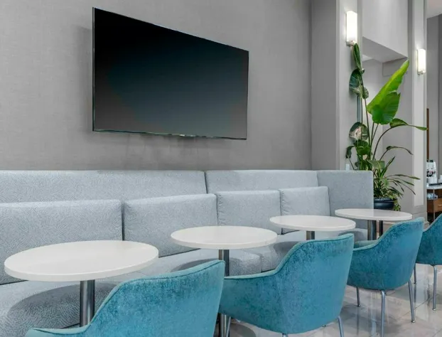 Hampton Inn & Suites Arlington Crystal City DCA hotel detail image 4