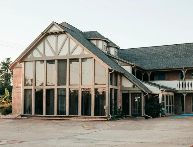 Victorian Inn & Suites hotel detail image 2