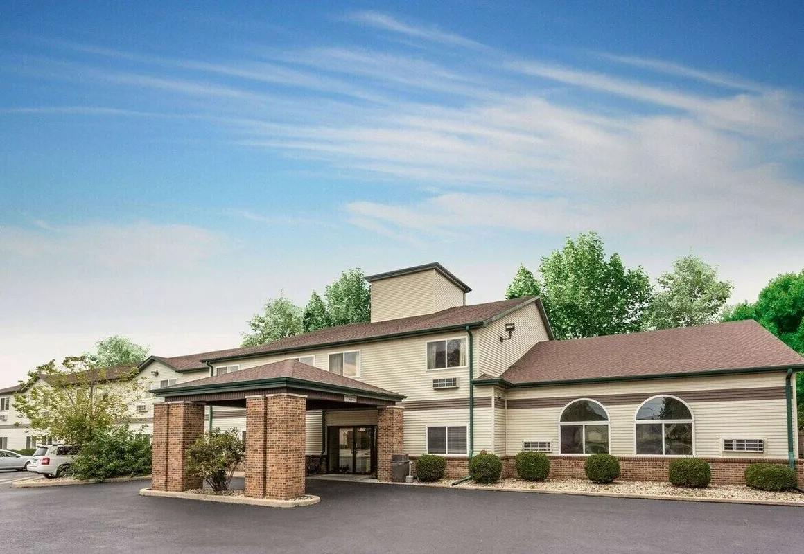 AmericInn by Wyndham Streator hotel hero
