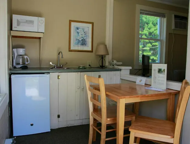 Kennebunk Gallery Motel & Cottages hotel detail image 2