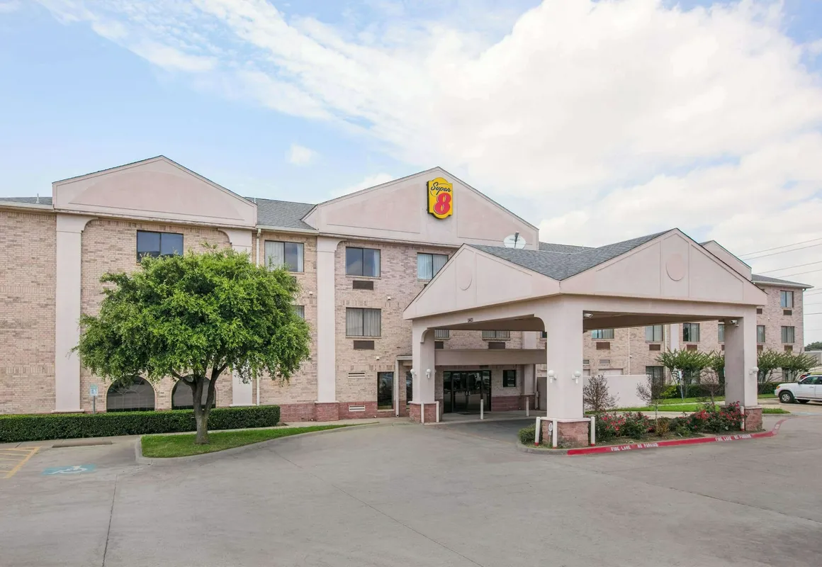 Super 8 by Wyndham Garland North Dallas Area hotel hero