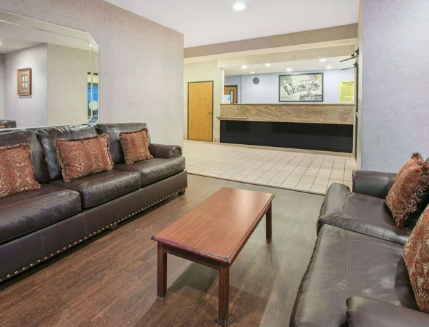 Super 8 by Wyndham Garland North Dallas Area hotel detail image 2