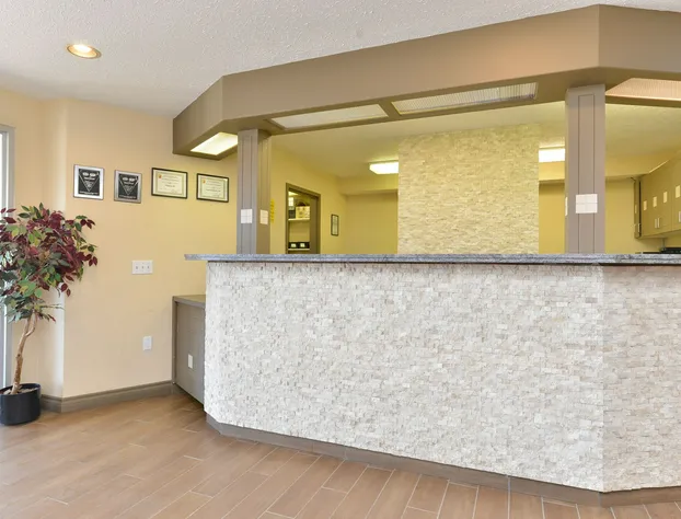 Super 8 by Wyndham Calgary/Airport hotel detail image 3