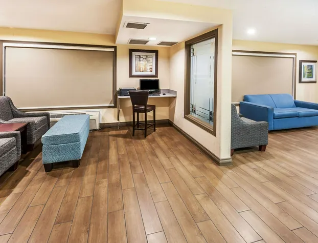 Super 8 by Wyndham Calgary/Airport hotel detail image 1