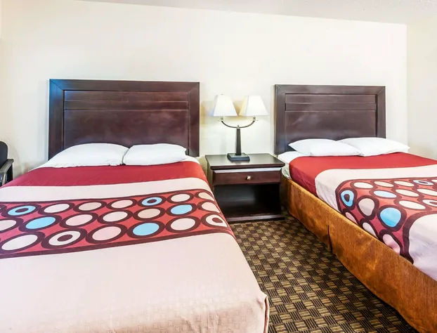 Super 8 by Wyndham Calgary/Airport hotel detail image 4