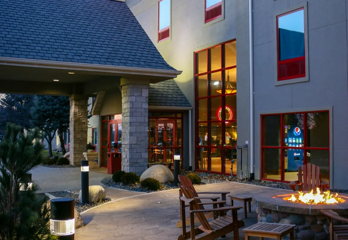 Wildwood Lodge hotel hero