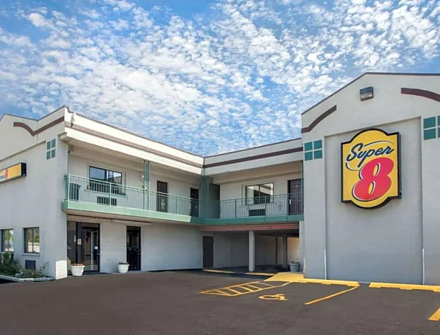 Super 8 by Wyndham Chicago/Rosemont/O'Hare/SE hotel detail image 1