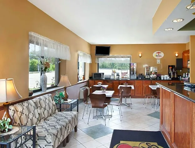 Super 8 by Wyndham Chicago/Rosemont/O'Hare/SE hotel detail image 2