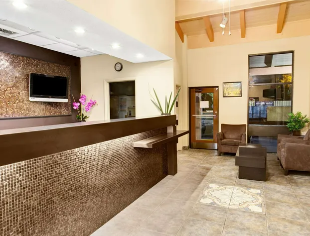 Super 8 by Wyndham Kissimmee/Maingate/Orlando Area hotel detail image 1