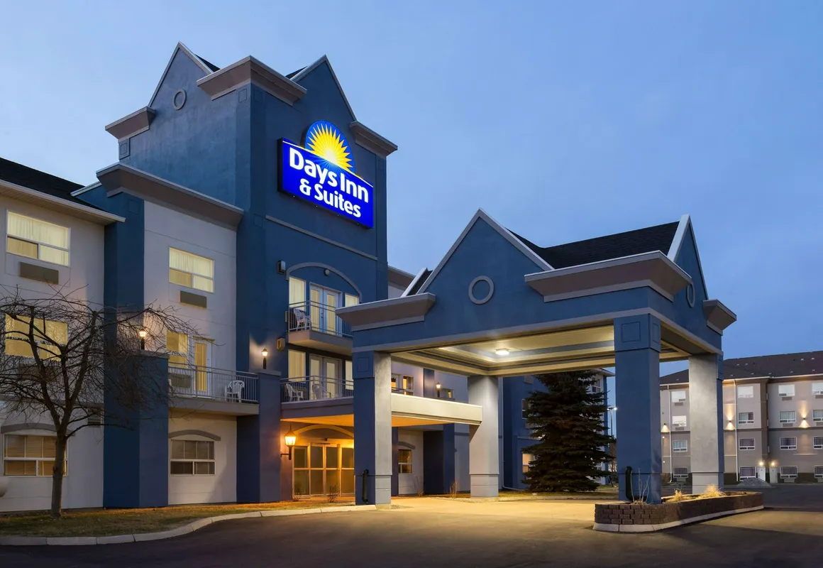 Days Inn & Suites by Wyndham Brooks hotel hero