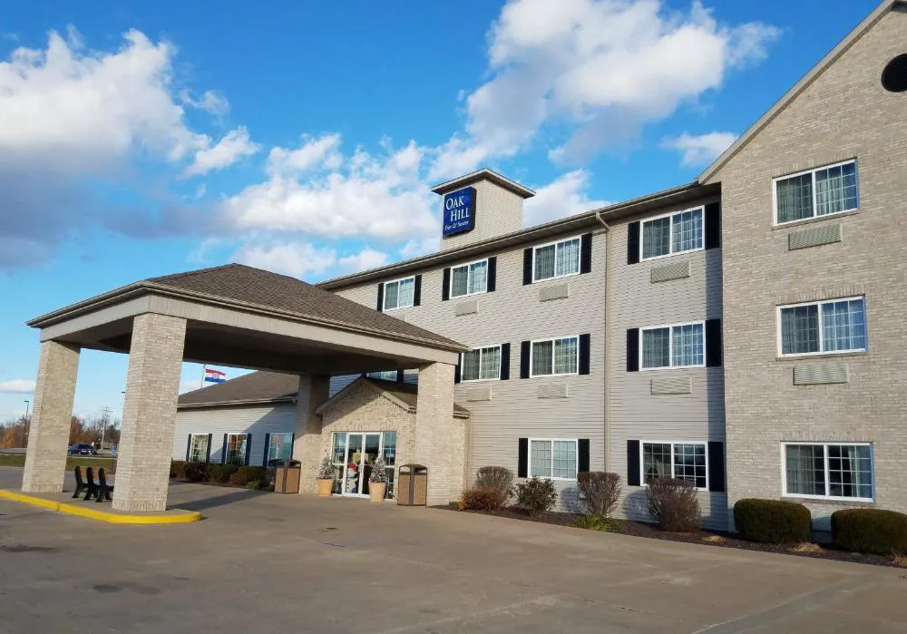 Oak Hill Inn & Suites hotel hero