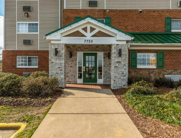 HomeTowne Studios & Suites by Red Roof Charlotte - Concord hotel detail image 4