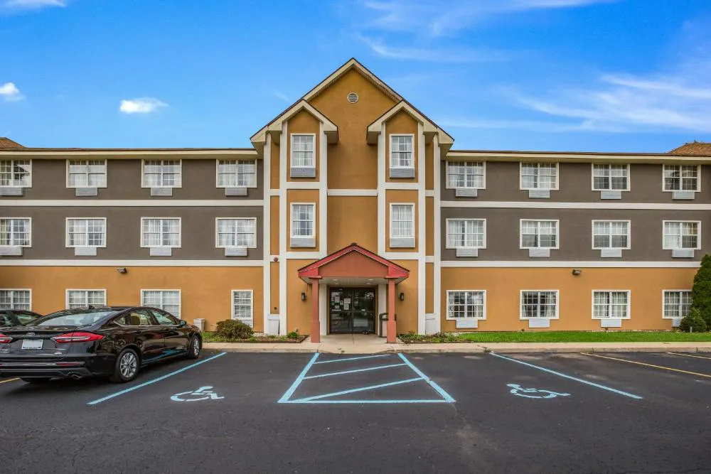 Americas Best Value Inn & Suites Three Rivers hotel hero