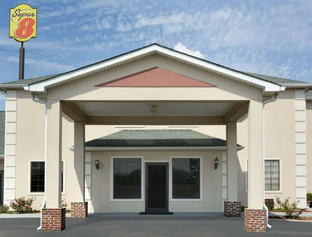 Super 8 by Wyndham Chatsworth/Dalton hotel detail image 1