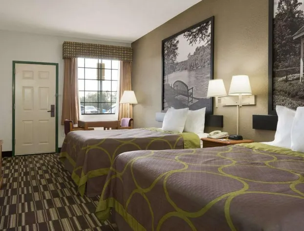 Super 8 by Wyndham Chatsworth/Dalton hotel detail image 3