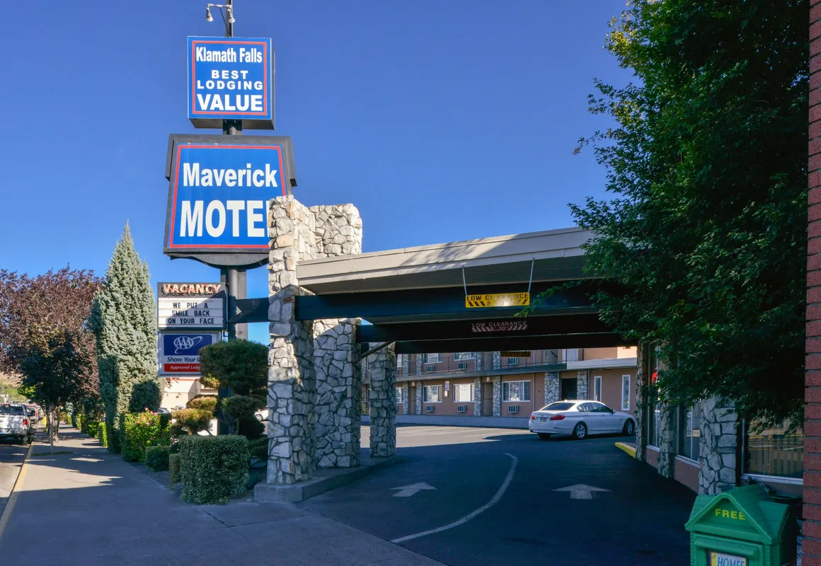 Maverick Motel hotel hero