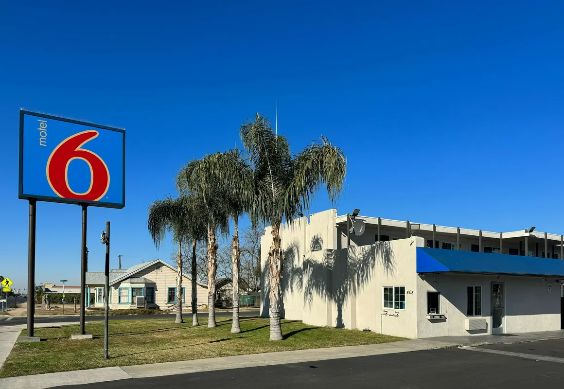 Motel 6 Delano, CA hotel hero