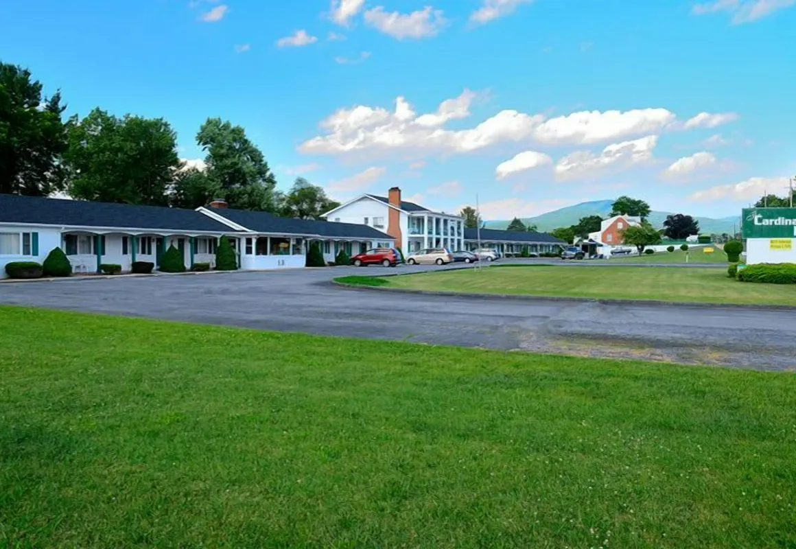 Cardinal Inn hotel hero