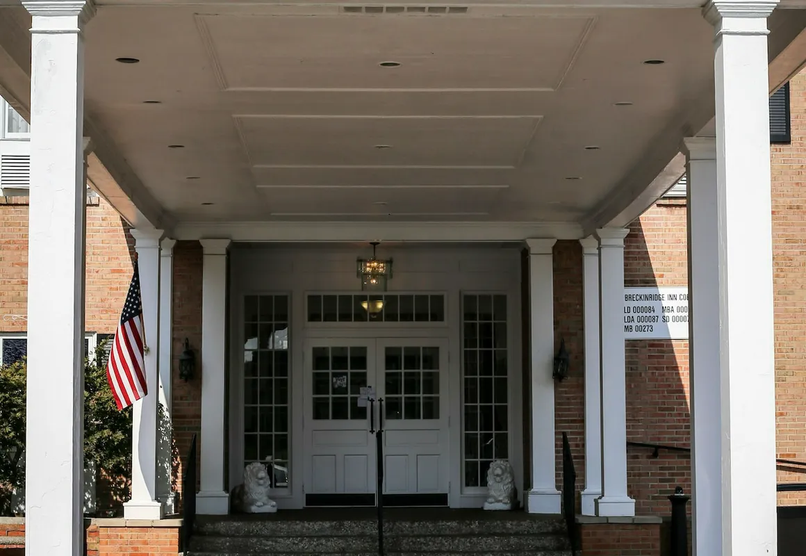 Breckinridge Inn hotel hero