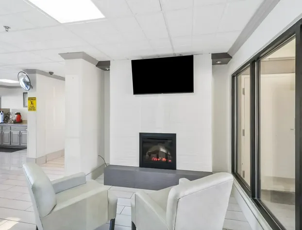 Red Roof Inn & Suites Fayetteville - Fort Bragg hotel detail image 2