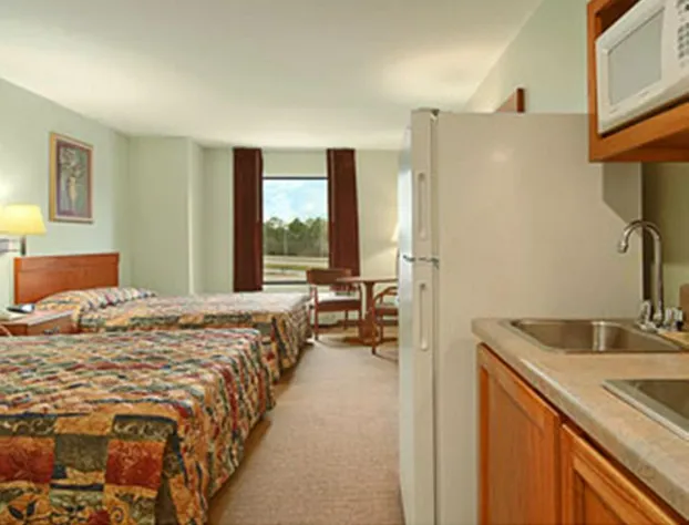 Super 8 by Wyndham Pascagoula hotel detail image 3