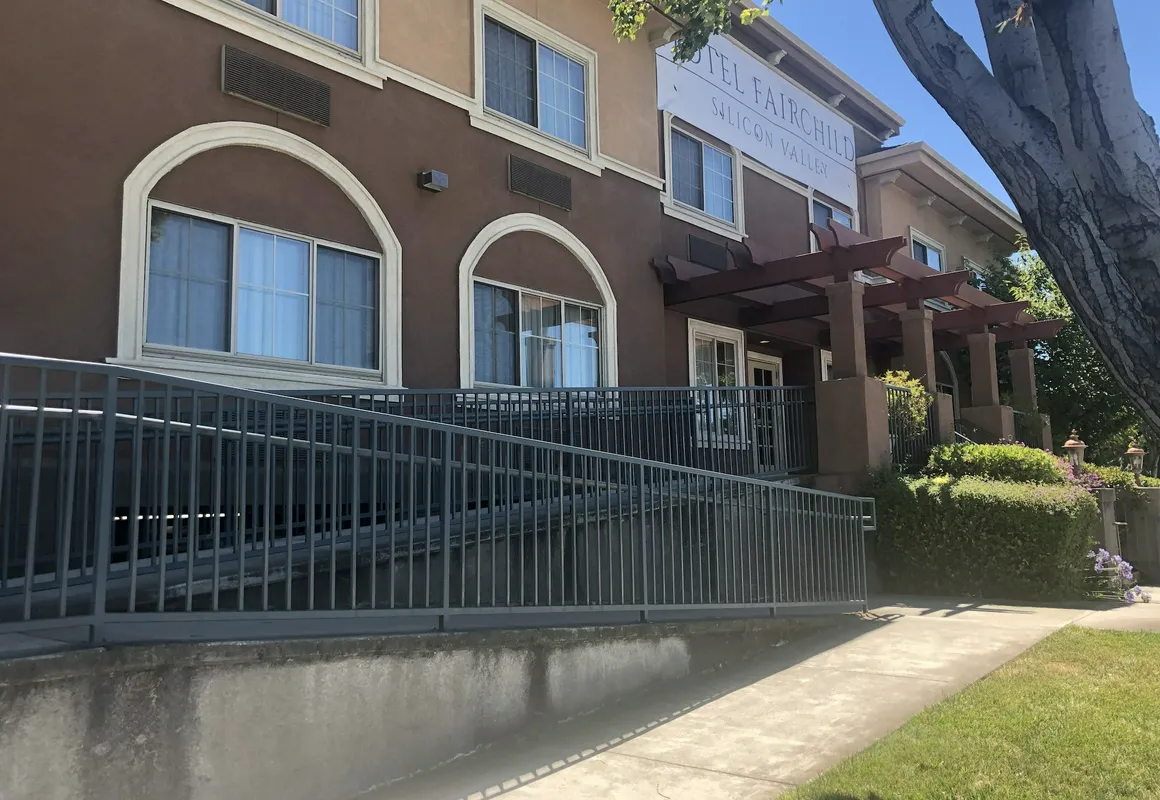 Quality Inn & Suites-Mountain View hotel hero