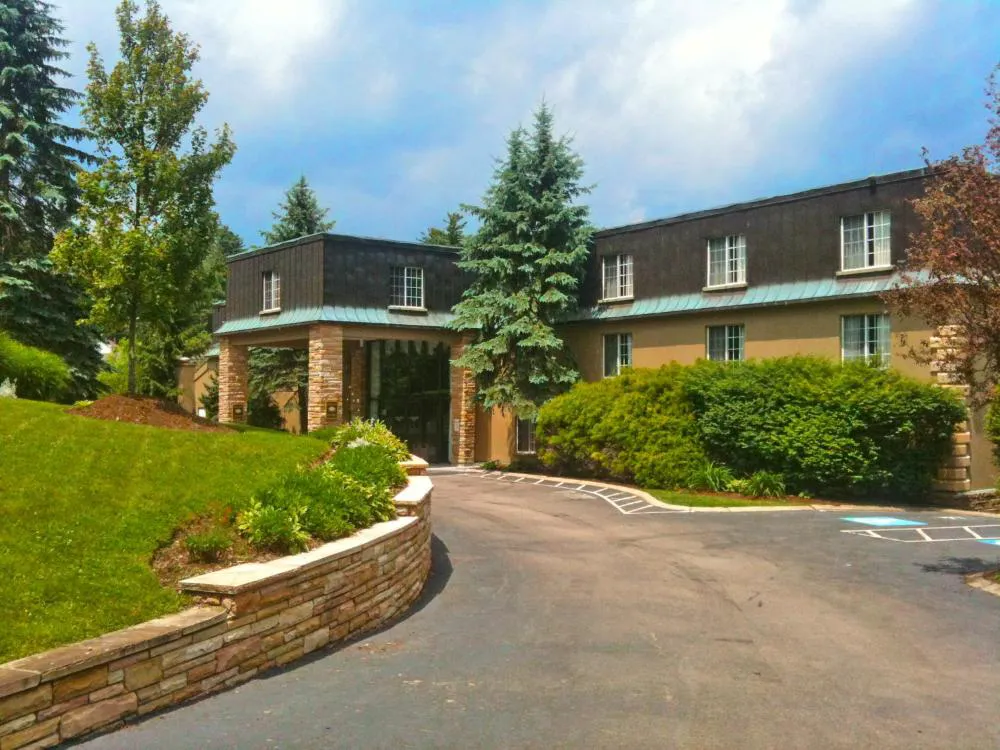 Meadowbrook Inn hotel hero