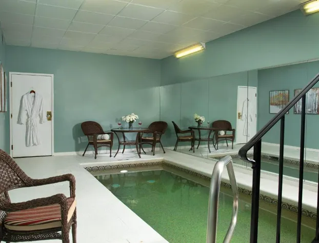 Meadowbrook Inn hotel detail image 3